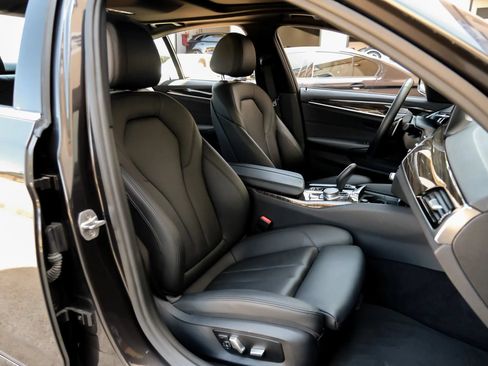 Used 2018 BMW 530i RWD image 45