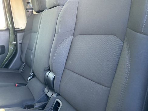 Used 2023 Jeep Gladiator Willys image 38