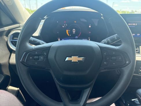 Used 2024 Chevrolet Trax LT FWD image 13