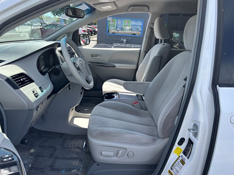 Used 2012 Toyota Sienna LE FWD image 12