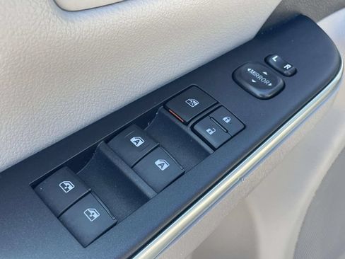 Used 2017 Toyota Camry LE FWD image 15