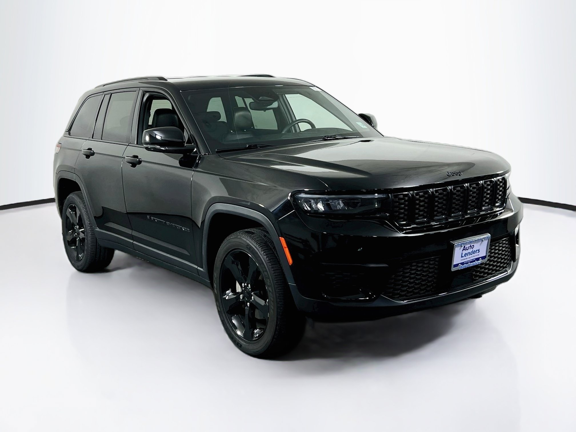 Used 2023 Jeep Grand Cherokee Altitude AWD/4WD image 3