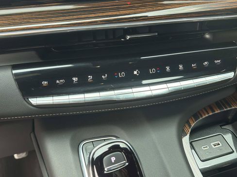 Used 2023 Cadillac Escalade Luxury RWD image 23