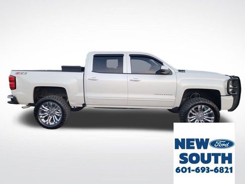 Used 2018 Chevrolet Silverado 1500 LT w/ All Star Edition image 6