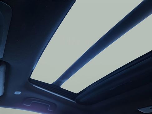 Used 2023 Toyota Corolla Cross SE image 16