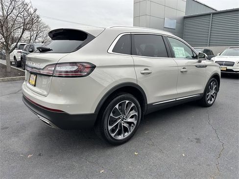 Certified 2022 Lincoln Nautilus Reserve image 5