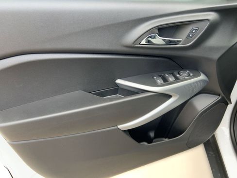 New 2026 Chevrolet Trax LS w/ LS Convenience Package FWD image 12