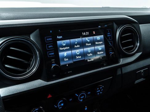 Used 2019 Toyota Tacoma TRD Sport image 16