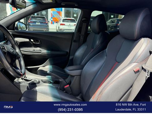 Used 2020 Hyundai Veloster Turbo image 15