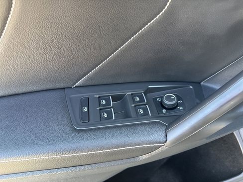 Certified 2022 Volkswagen Tiguan SEL R-Line image 18