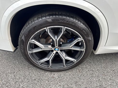 Used 2022 BMW X5 M50i w/ Premium Package image 15