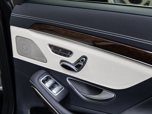 Used 2018 Mercedes-Benz S 560 Sedan image 20