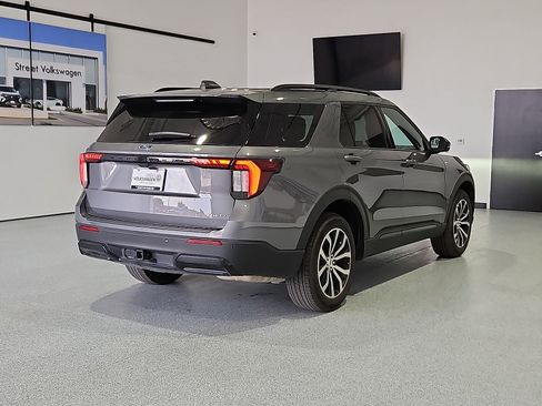 Used 2025 Ford Explorer ST-Line AWD/4WD image 8