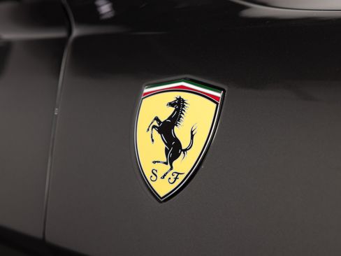 Used 2019 Ferrari Portofino RWD image 30