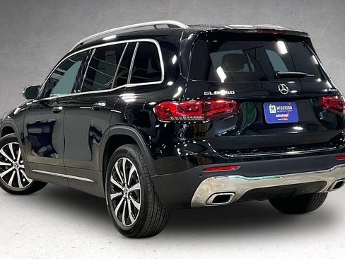 Used 2023 Mercedes-Benz GLB 250 4MATIC w/ Premium Package image 4