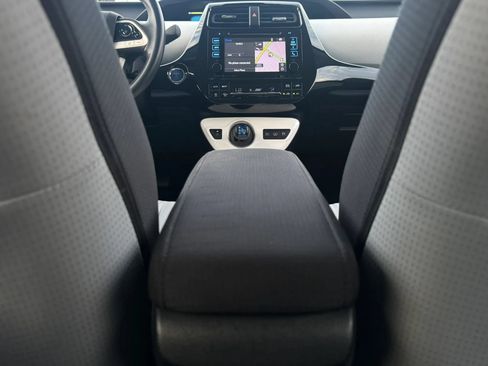 Used 2017 Toyota Prius Prime Advanced FWD image 46
