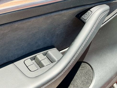 Used 2024 Tesla Model Y Long Range RWD image 18