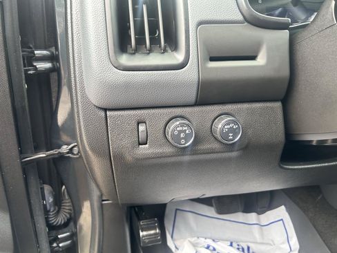 Used 2017 Chevrolet Colorado Z71 AWD/4WD image 17