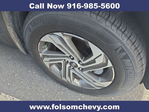 Used 2023 Hyundai Santa Fe SEL w/ Premium Package AWD/4WD image 2