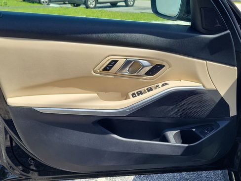 Used 2025 BMW 330i Sedan w/ Convenience Package image 17