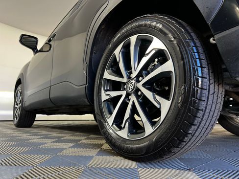 Used 2024 Toyota Corolla Cross XLE image 26