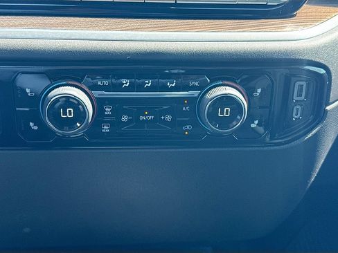 Used 2025 Chevrolet Silverado 1500 LT AWD/4WD image 17