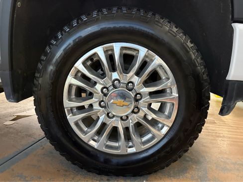 Used 2023 Chevrolet Silverado 2500 High Country w/ Safety Package II AWD/4WD image 8