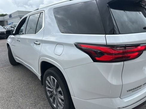 Used 2023 Chevrolet Traverse Premier image 3