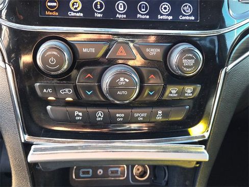 Used 2020 Jeep Grand Cherokee Limited image 22