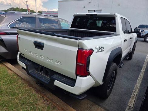 Used 2024 Toyota Tacoma TRD Off-Road AWD/4WD image 10