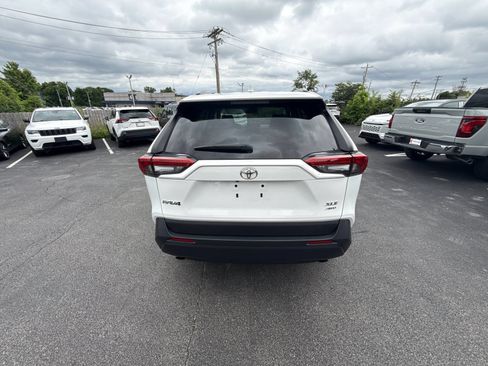 Used 2025 Toyota RAV4 XLE AWD/4WD image 2