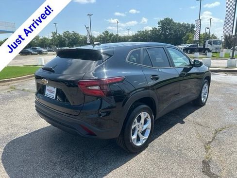 New 2026 Chevrolet Trax LS w/ LS Convenience Package FWD image 3