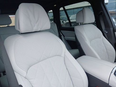 Certified 2025 BMW X5 sDrive40i w/ Climate Comfort Package RWD image 17