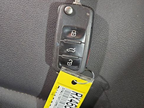 Used 2016 Volkswagen Beetle 1.8T FWD image 27