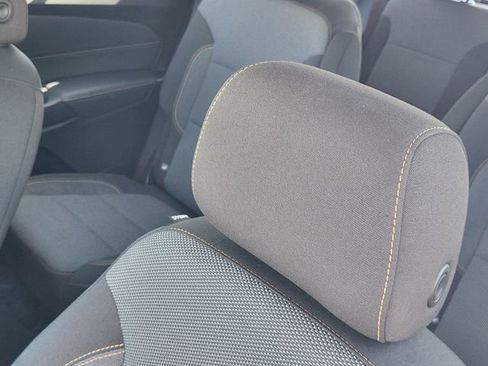 Used 2021 Chevrolet Traverse LT image 16