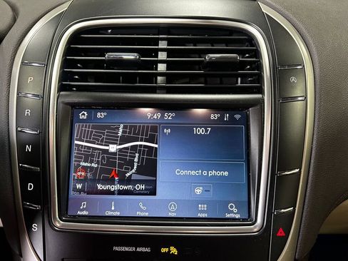 Used 2020 Lincoln Nautilus Reserve image 11