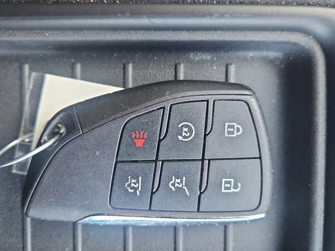 Used 2023 GMC Yukon SLT image 12