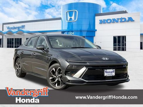 Used 2025 Hyundai Sonata SEL image 1