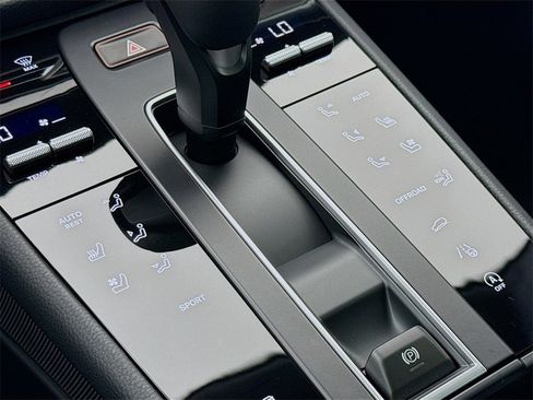 New 2026 Porsche Macan image 22