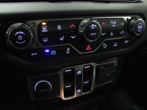 Used 2025 Jeep Wrangler Sahara w/ Safety Group image 24