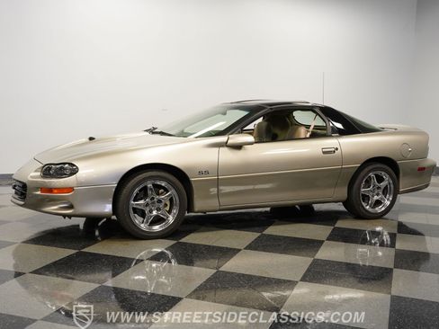 Used 2002 Chevrolet Camaro Z28 w/ SS Performance/Appearance Pkg RWD image 7
