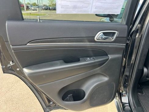 Used 2018 Jeep Grand Cherokee Limited w/ Trailer Tow Group IV AWD/4WD image 17