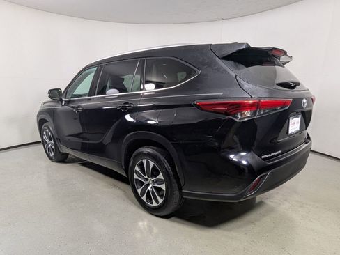 Used 2022 Toyota Highlander XLE image 5