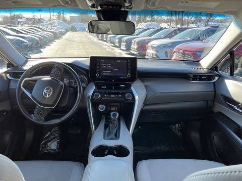 Certified 2021 Toyota Venza LE image 18