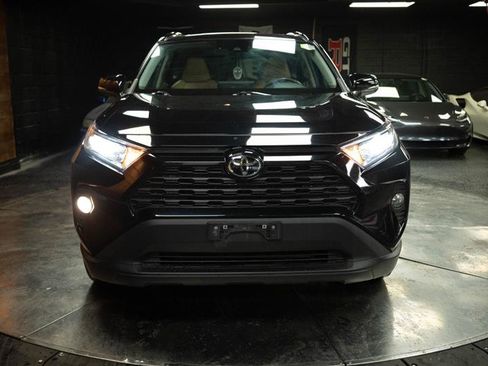 Used 2021 Toyota RAV4 XLE Premium image 3