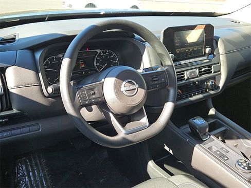 Certified 2024 Nissan Pathfinder S image 26