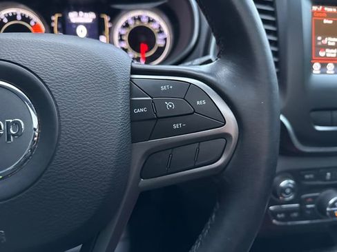 Used 2019 Jeep Cherokee Latitude Plus w/ Comfort/Convenience Group image 34