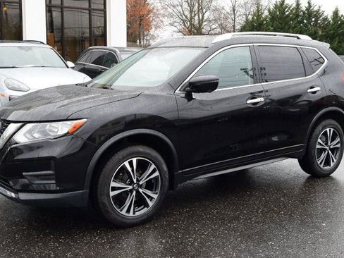 Used 2020 Nissan Rogue SV w/ Premium Package image 3