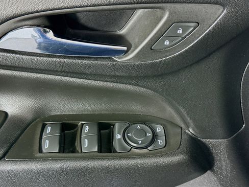 Used 2022 Chevrolet Equinox LT FWD image 24