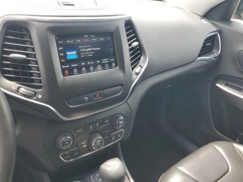 Used 2019 Jeep Cherokee Latitude Plus AWD/4WD image 18